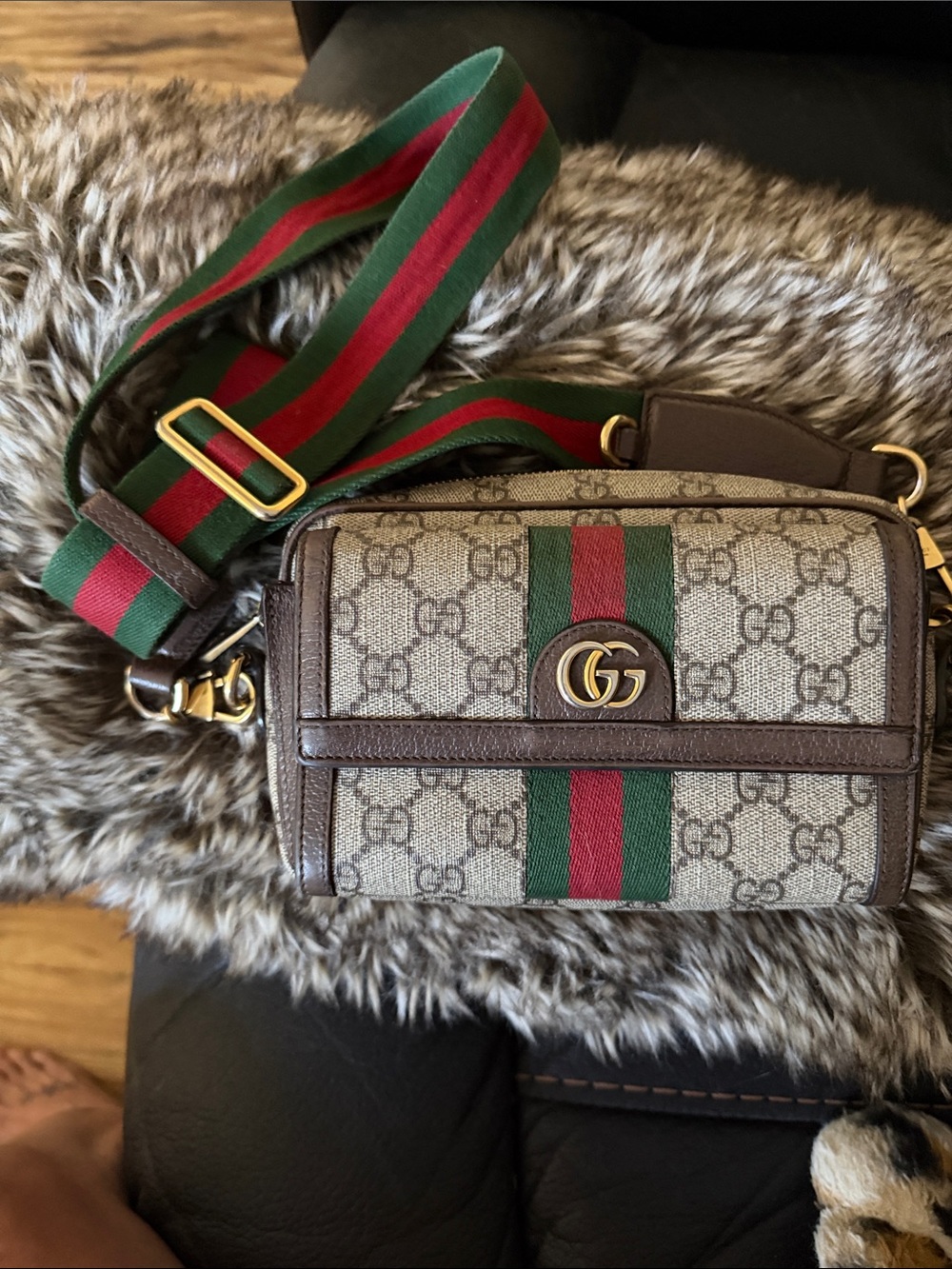 Gucci Beige GG Supreme Mini Crossbody with Green and Red Web - Picture 12 of 17